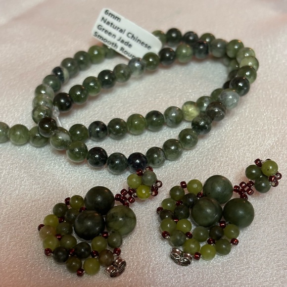 Hand crafted natural Chinese Green Jade beaded post earrings 1.5 inches - Picture 3 of 5